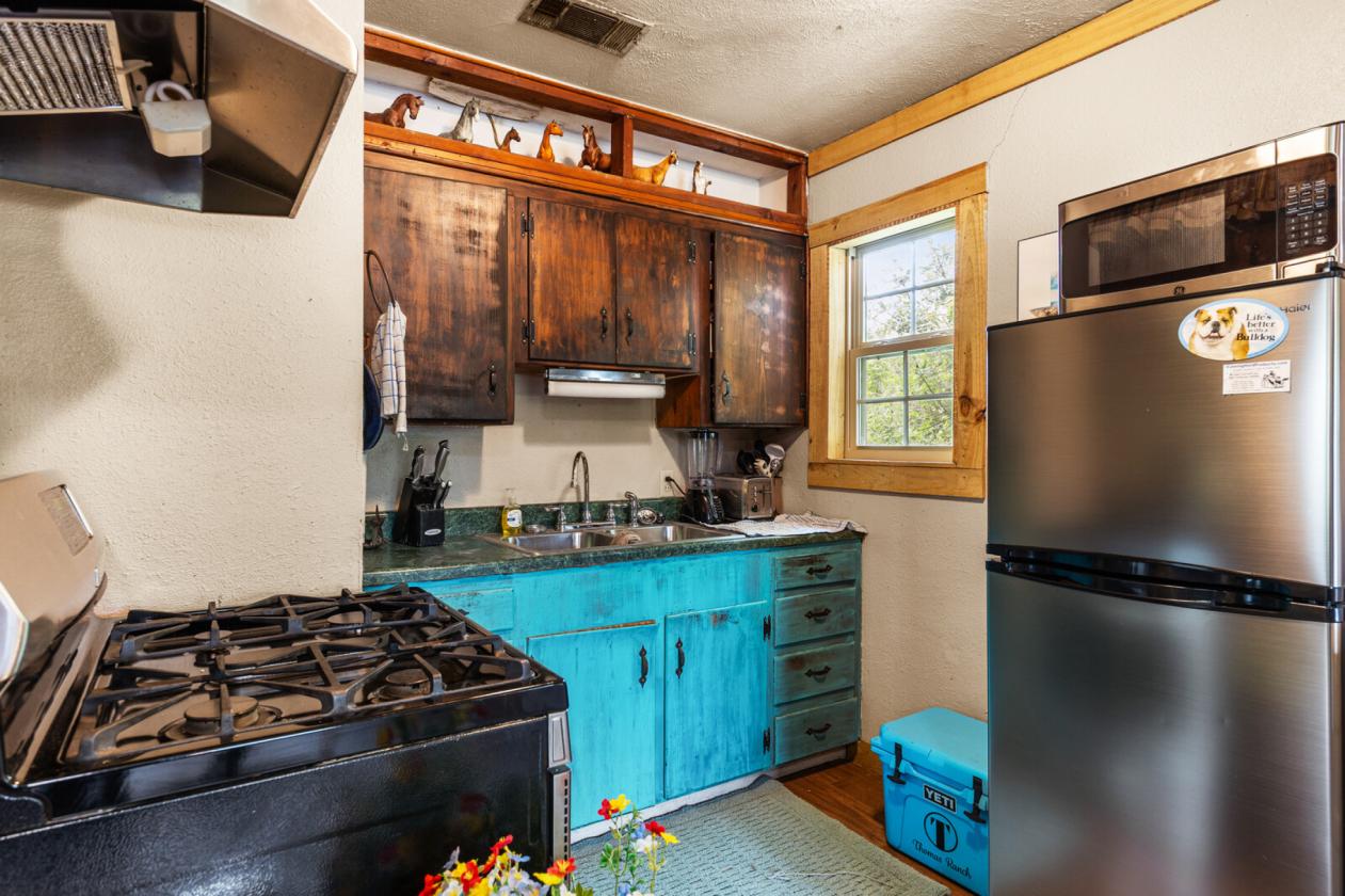 Horse property with gorgeous views - photo 12