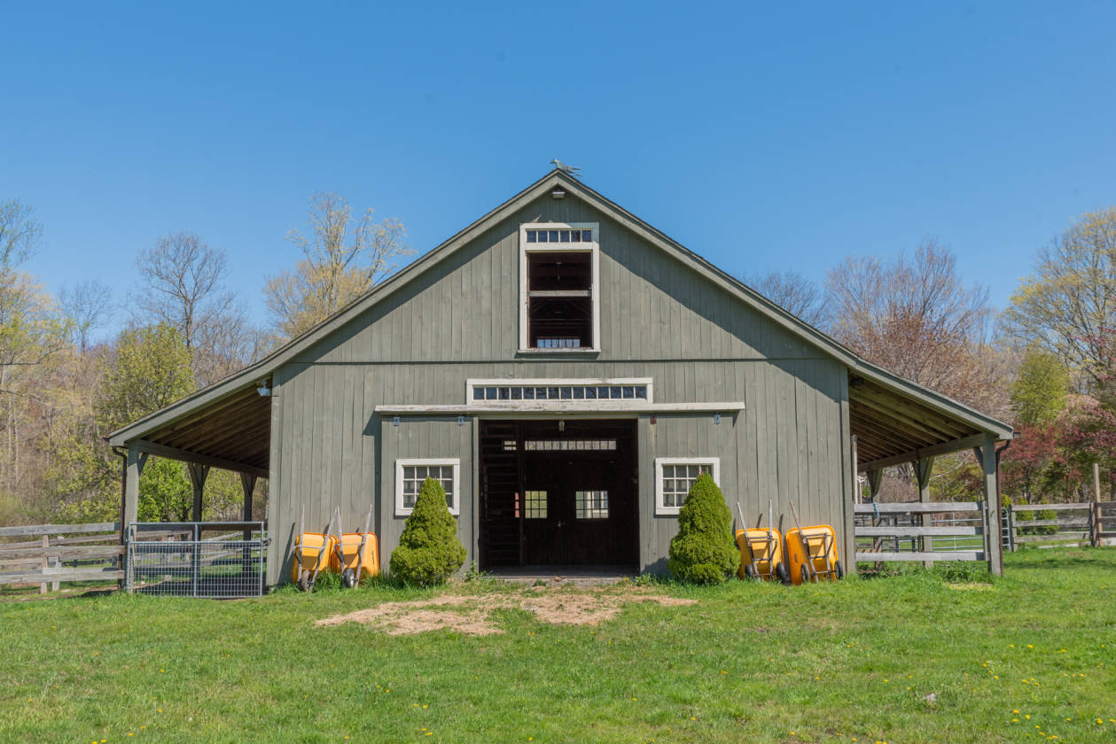 Beautiful horse property 4 stall barn ring and... Killingworth