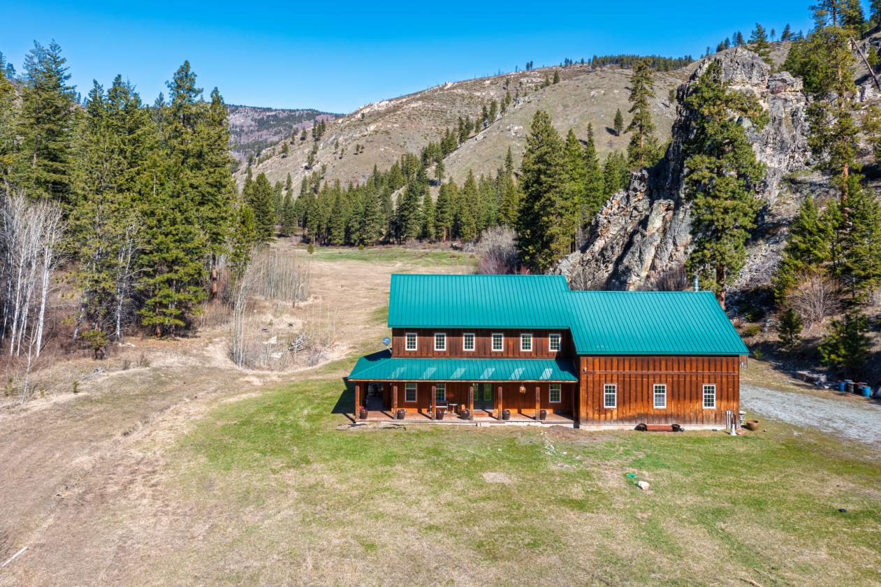 Secluded equestrian estate bounded by nat forest - photo 7
