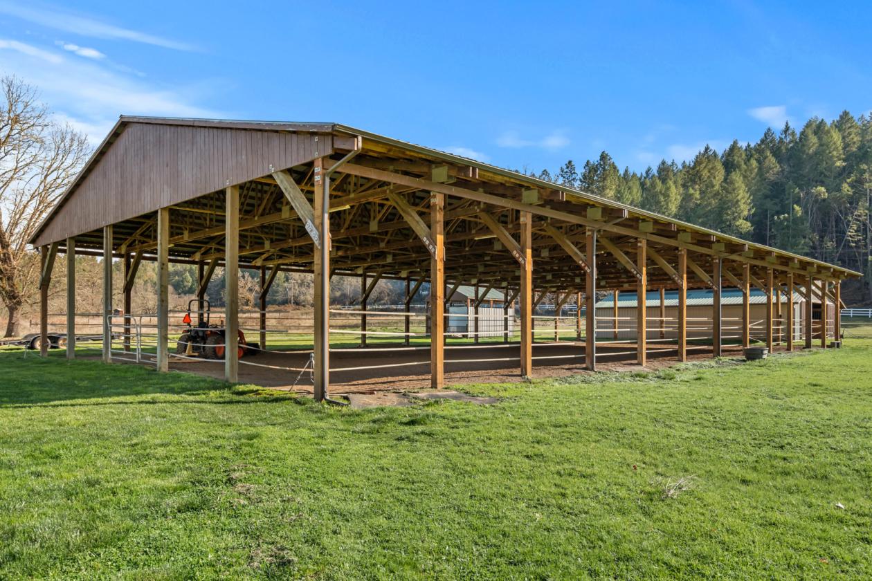 Amazing Horse Property in Southern Oregon - photo 4