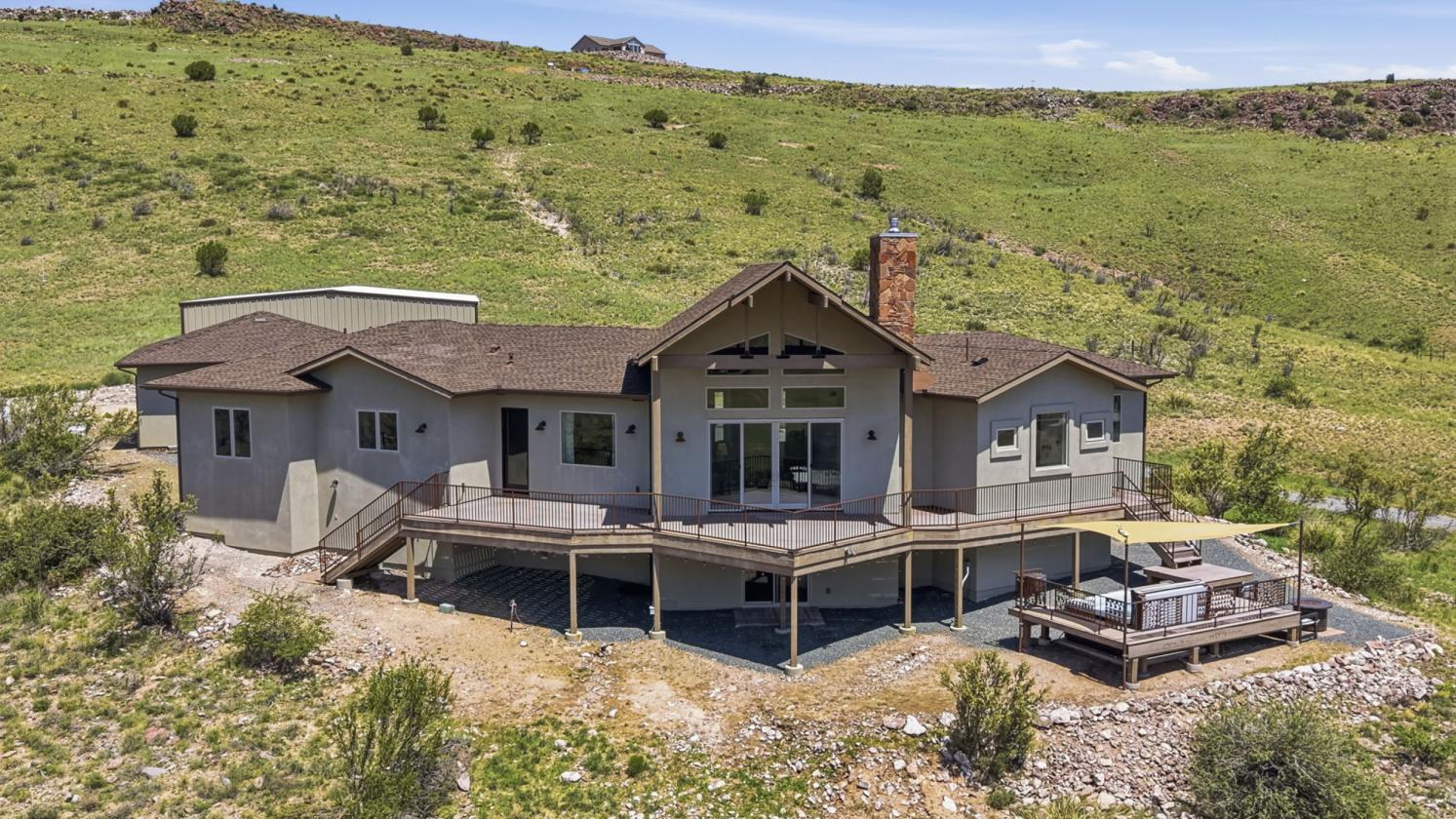 27 Acre Equestrian Dream Home w/ Views & Workshop - photo 5