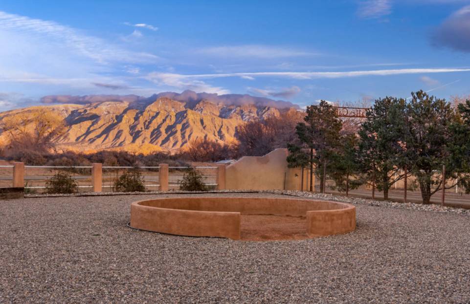 Horse property with casita and views Corrales, Sandoval County, New Mexico