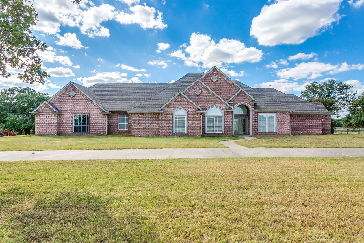 109 Ac Property, 3 Acre Paddock Fenced, Lake,Pond, Pool Weatherford, Parker County