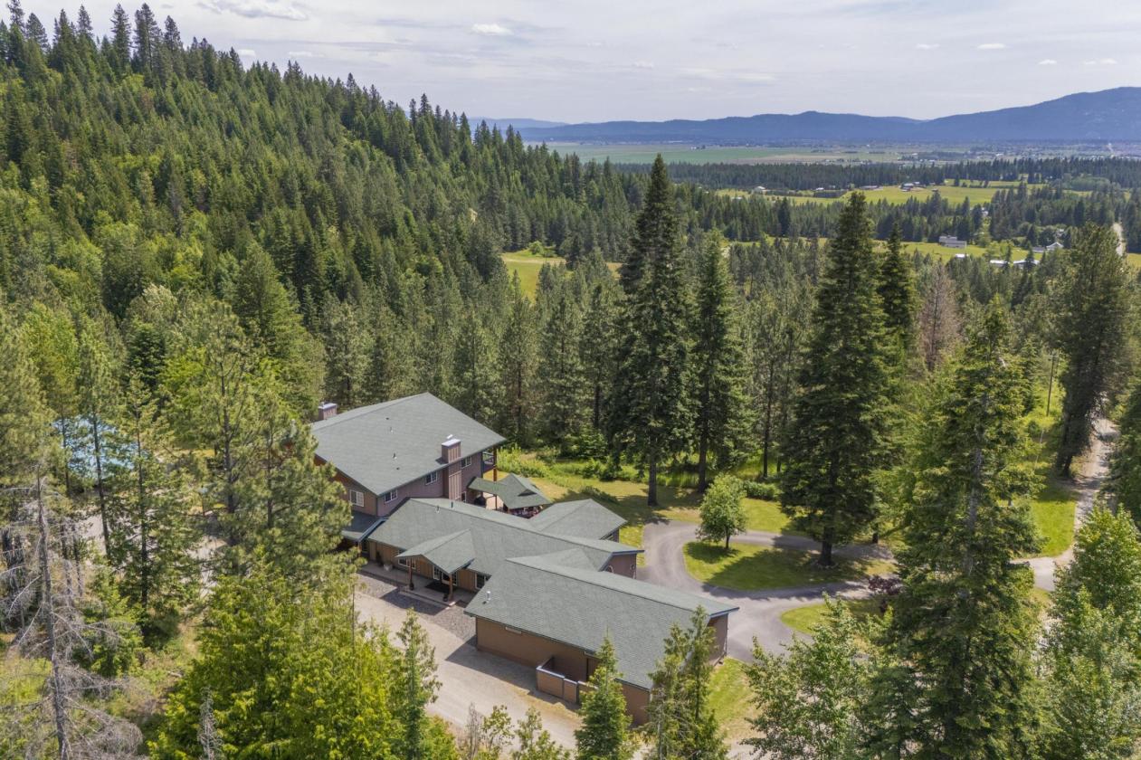 Stunning custom estate, bring your horses! - photo 4