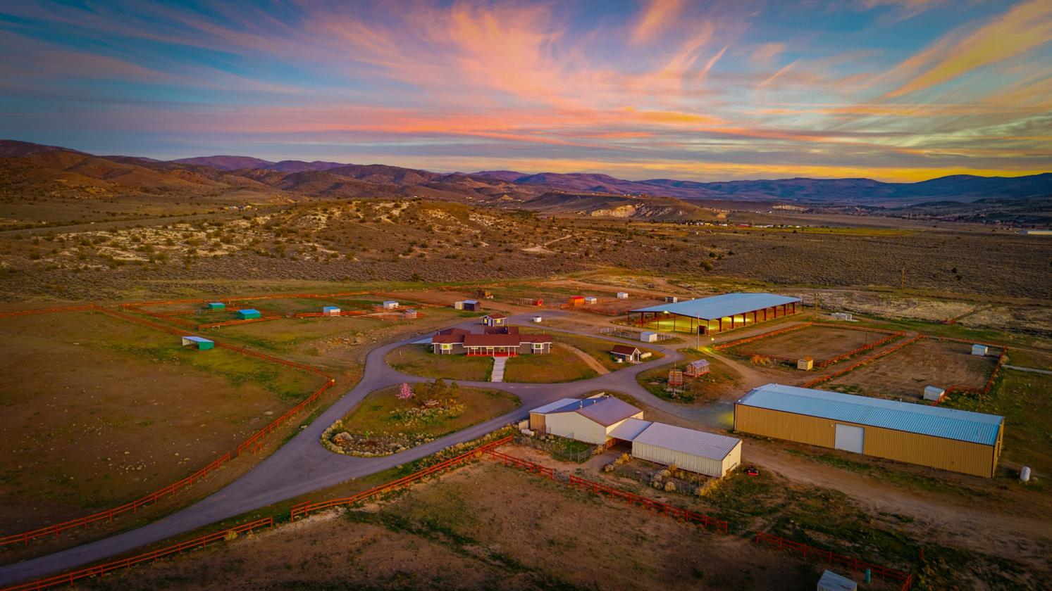 Turnkey equestrian estate w/3 homes and 360 views - photo 1