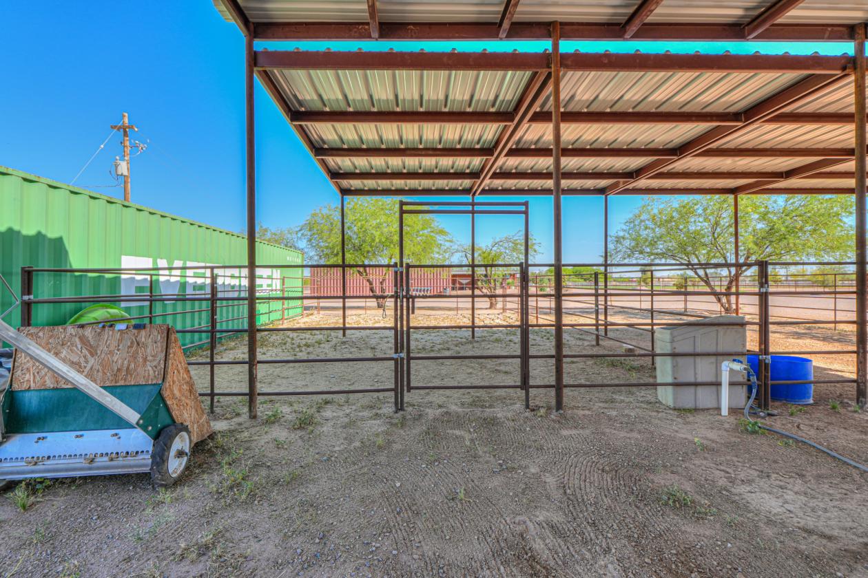 Move in ready horse property - photo 18
