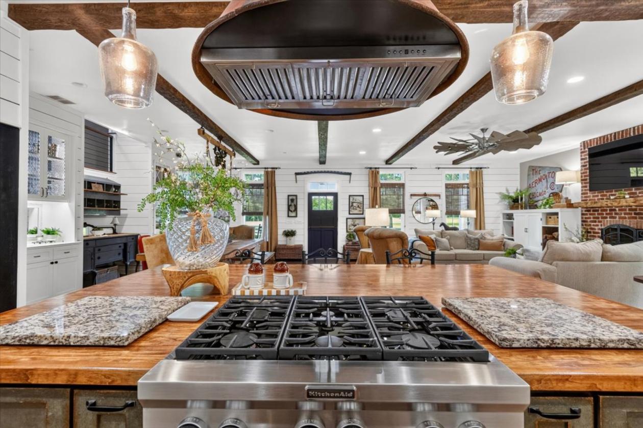 Luxury equestrian estate with 2 guest quarters - photo 18