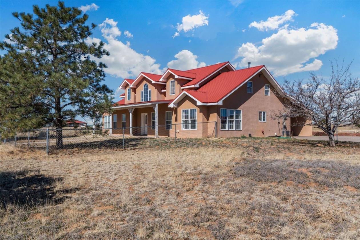*** PRICE CHANGE***NOW $795,000 (WAS $900,000) - photo 3