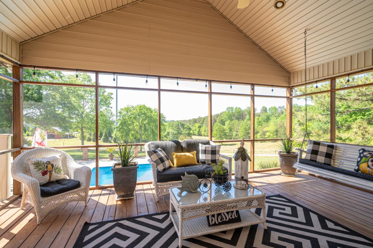 25-acre estate with river frontage and barn - photo 17