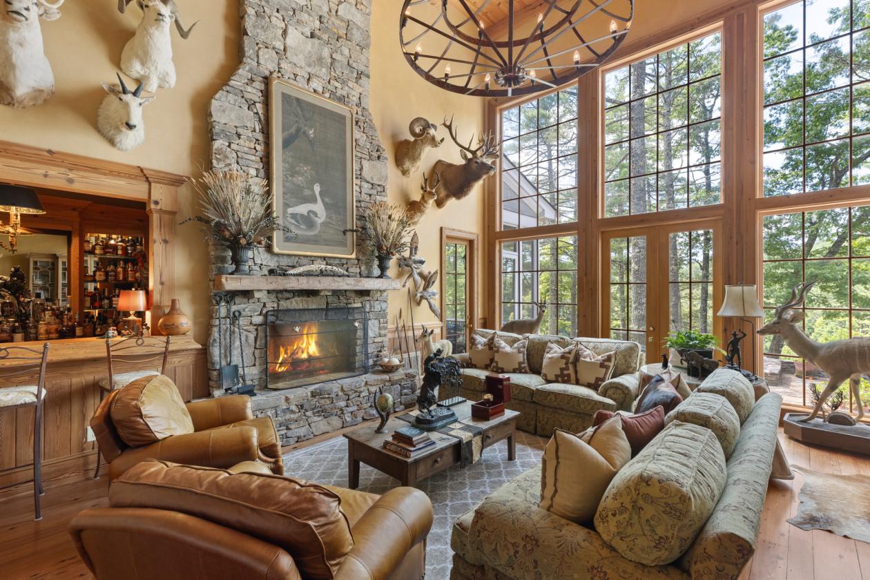 Luxury Equestrian Estate Bordering National Forest - photo 11