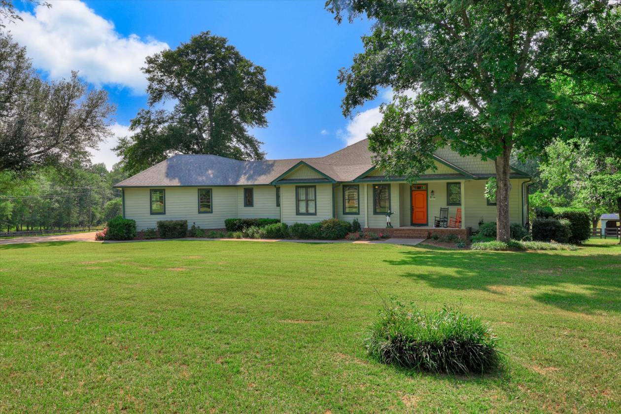 Horse Property for sale.