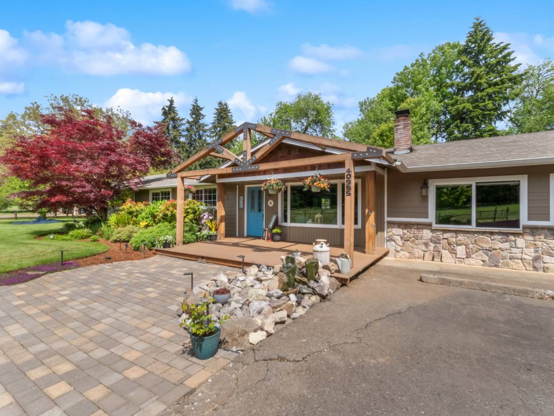 Horse Property for sale.