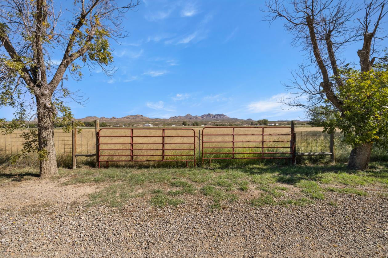 7 ACRE HORSE PROPERTY WITH THREE HOUSES - photo 8