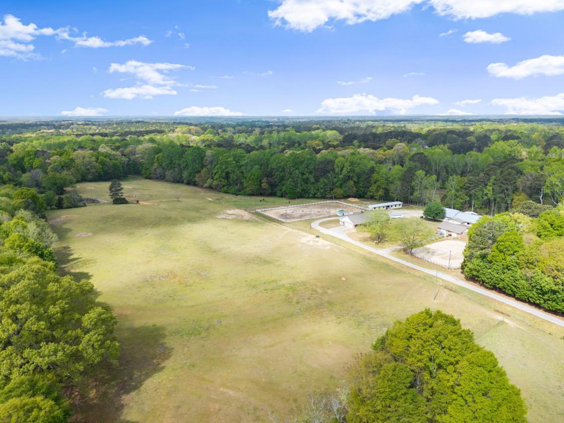 Beautiful Equestrian Estate on 19.8 Acres - photo 7