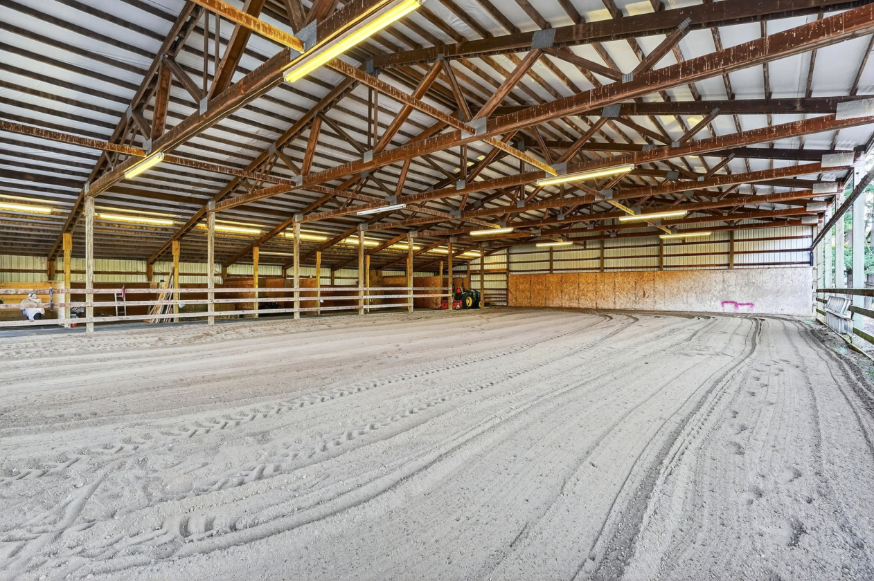 Custom Home on 10+Acres, Indoor Arena, 6 stalls - photo 28