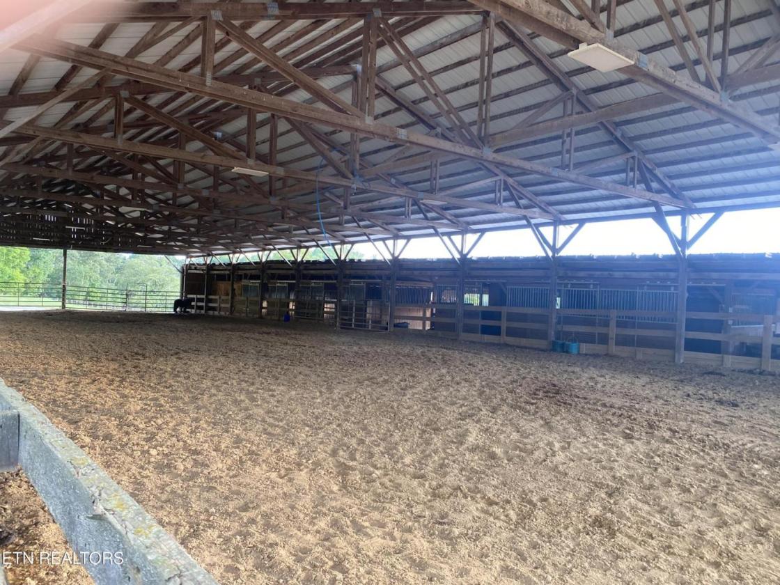 Exceptional horse ranch on 52 acres - photo 22