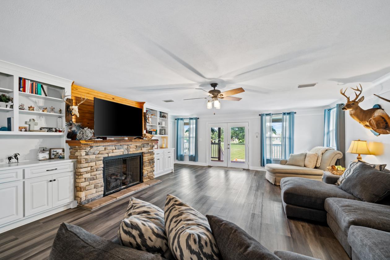 Turnkey Luxury Equestrian Estate - photo 19