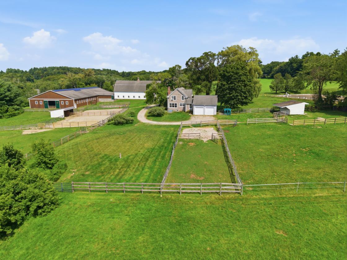 Horse farm with indoor arena & distant views - photo 27