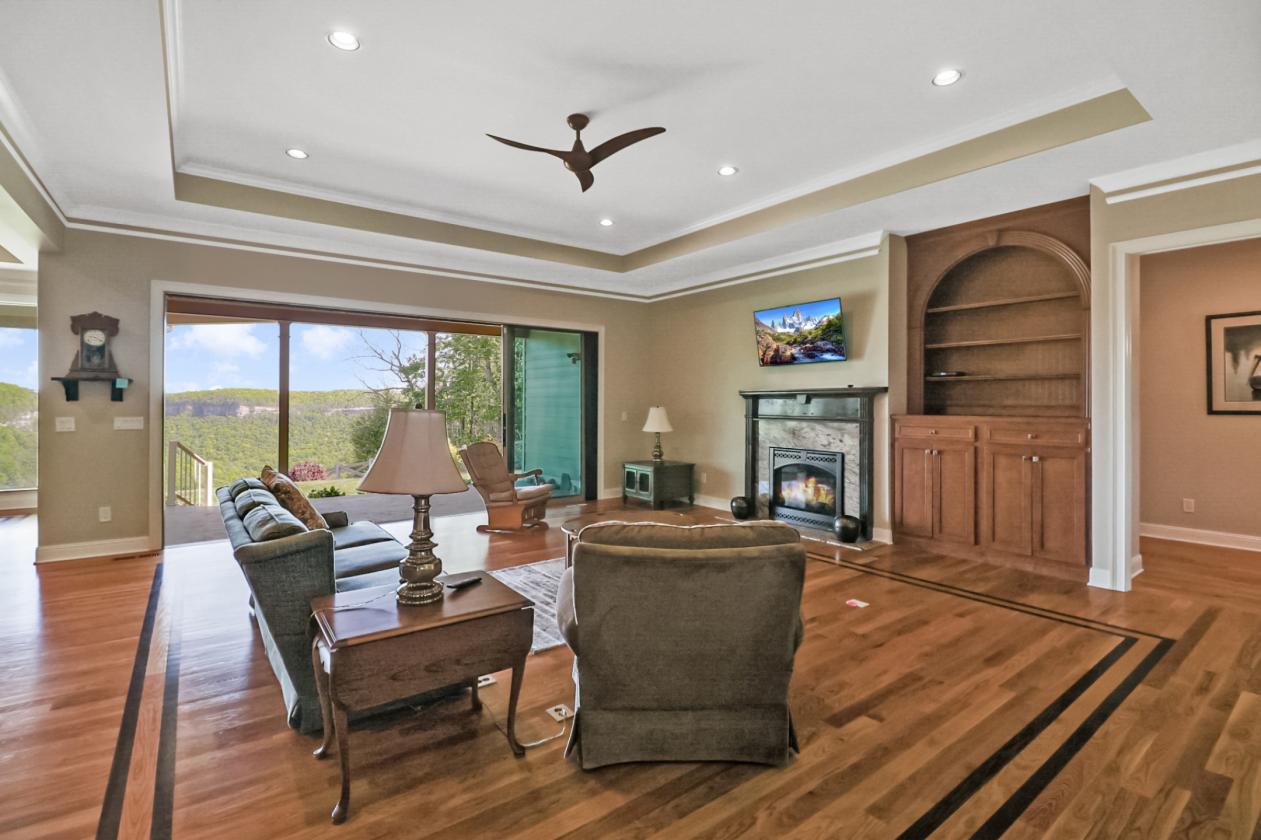 Luxury living meets sweeping, unforgettable views - photo 12