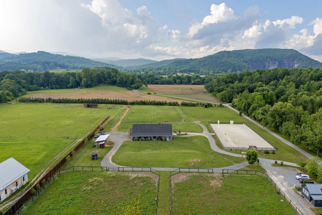 8 Stall Equestrian Farm & Training Facility - photo 5