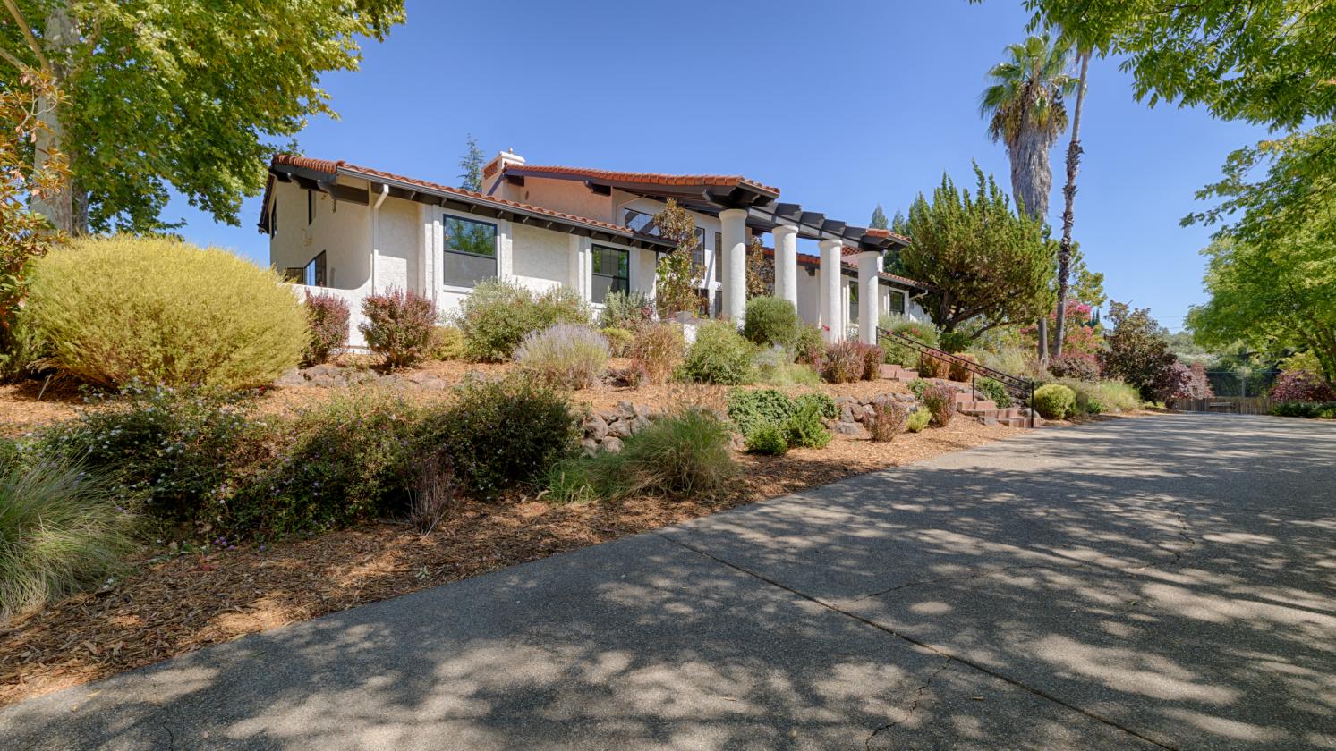 LUXURY GRANITE BAY ESTATE ON 2.3 USABLE FLAT ACRES - photo 4