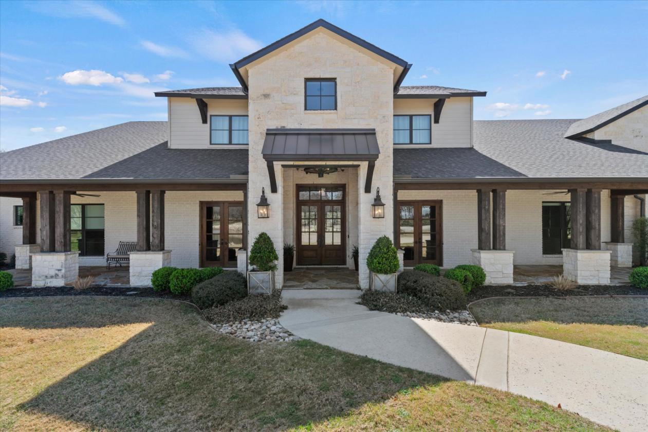 The perfect luxury home with privacy - photo 4