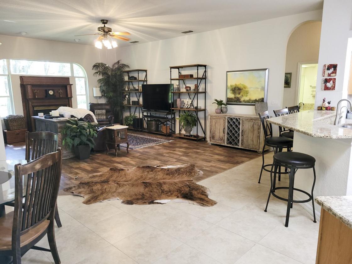Looking for Old Florida vibes with modern amenities - photo 10