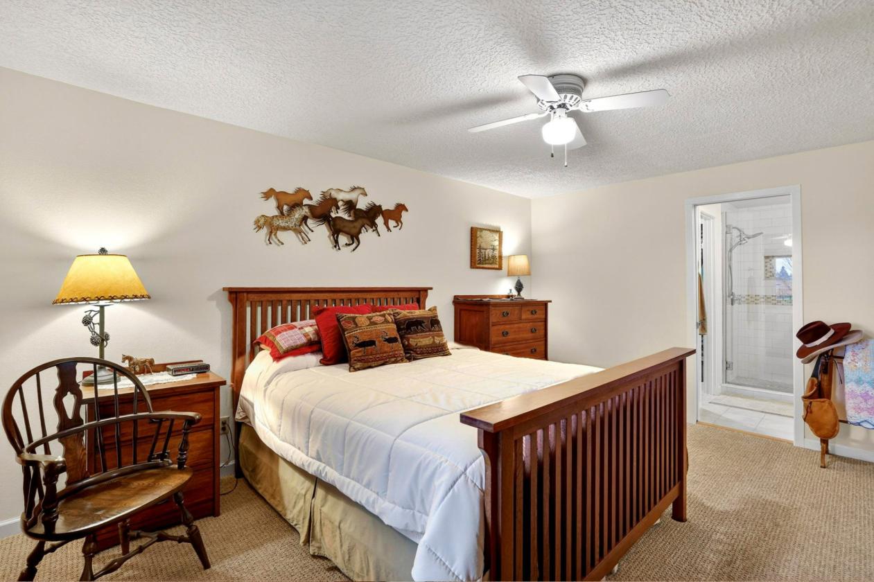 Huge Arena, Ample Pasture & Spacious Home - photo 19