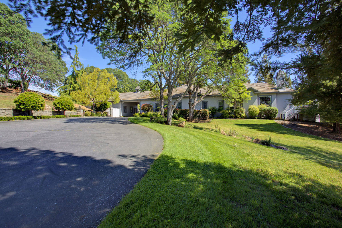 EXCEPTIONAL ONE OF A KIND LUXURY GATED EQUESTRIAN ESTATE Auburn