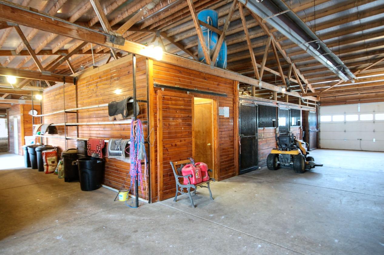 Morris horse farm with heated stable & Indoor - photo 7