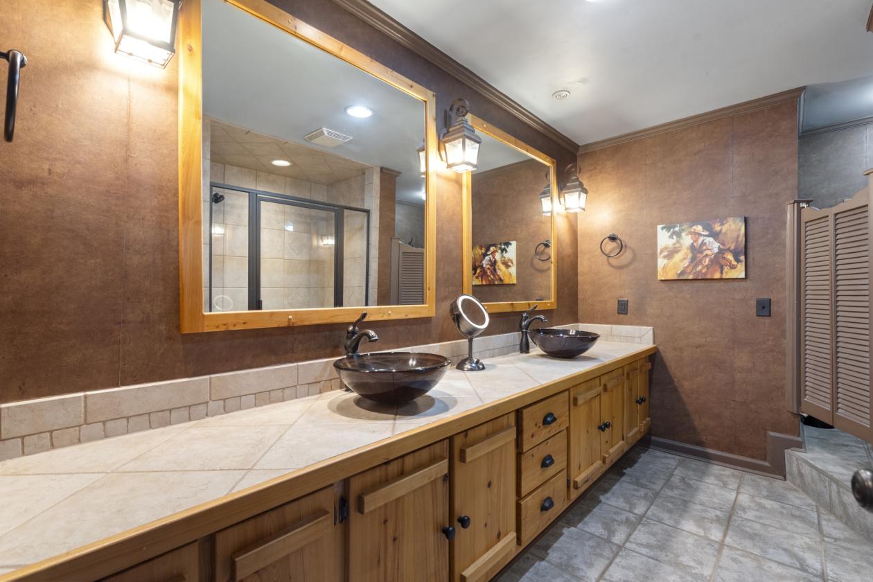41-ACRE HORSE PROPERTY | 11 STALL BARN & ARENA - photo 15