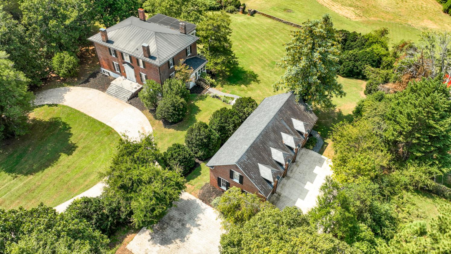Magnificent views on this colonial home with 24 ac - photo 5