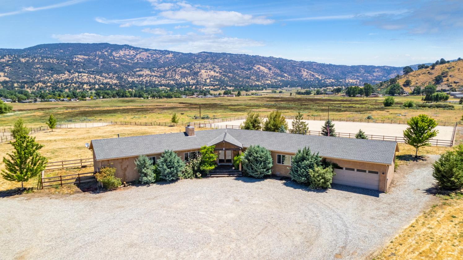EXCEPTIONAL EQUESTRIAN ESTATE - photo 1