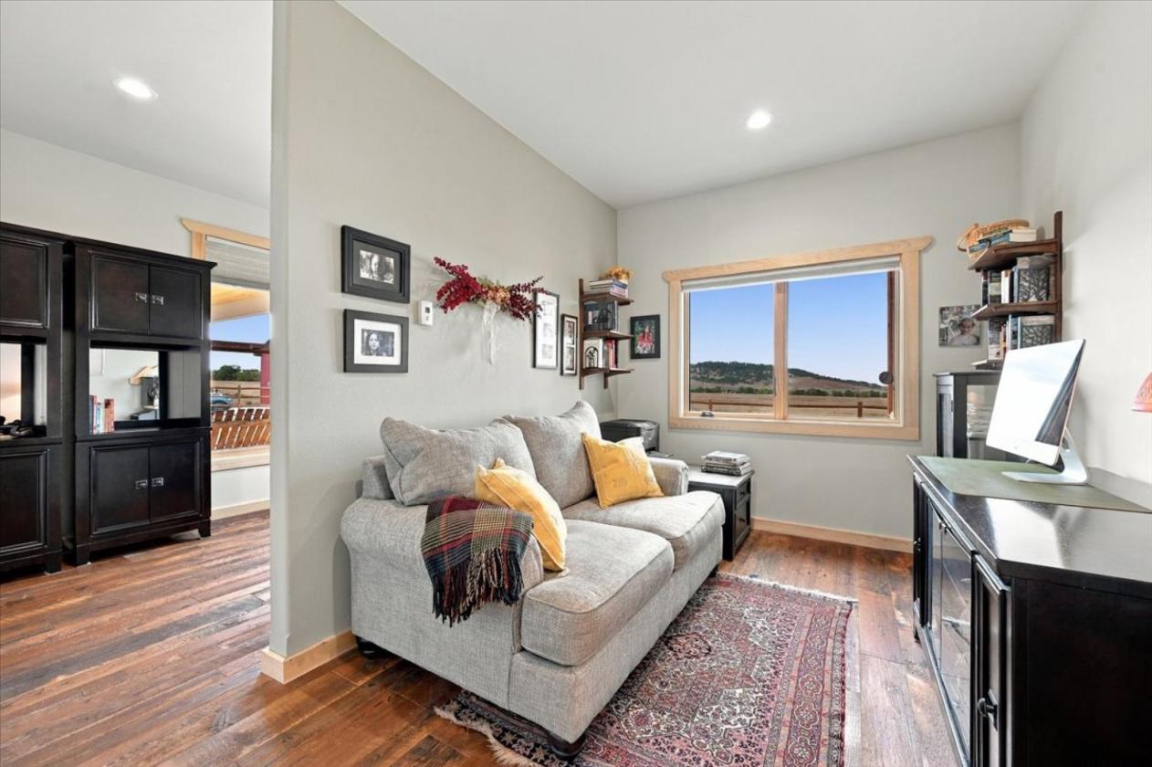 Bring Horses to gorgeous views and custom home! - photo 21