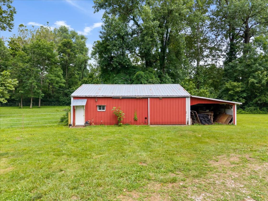 Nearly 12 acre horse farm! - photo 9