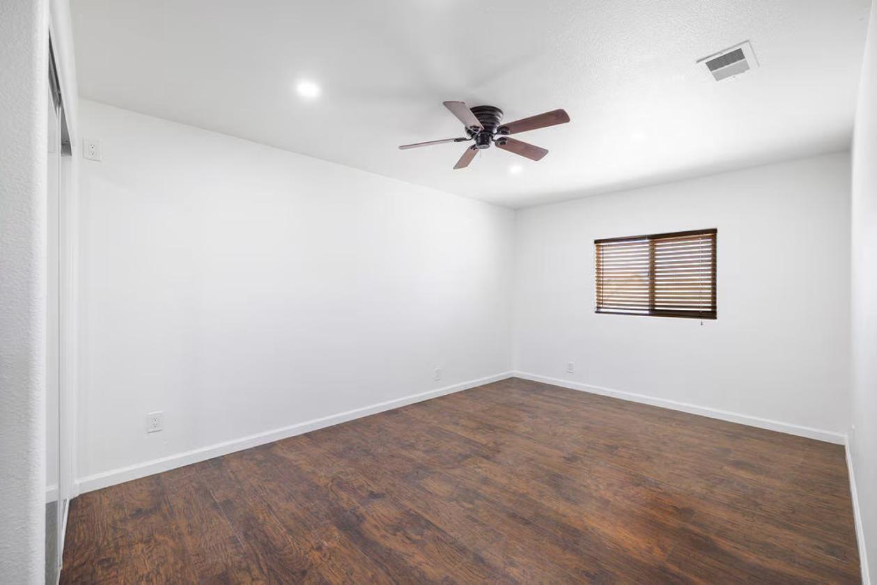 Equestrian Ranch, Two separated homes on 5 acres - photo 11
