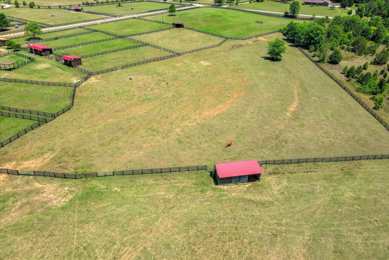 Exceptional 18.25-acre equestrian property - photo 26