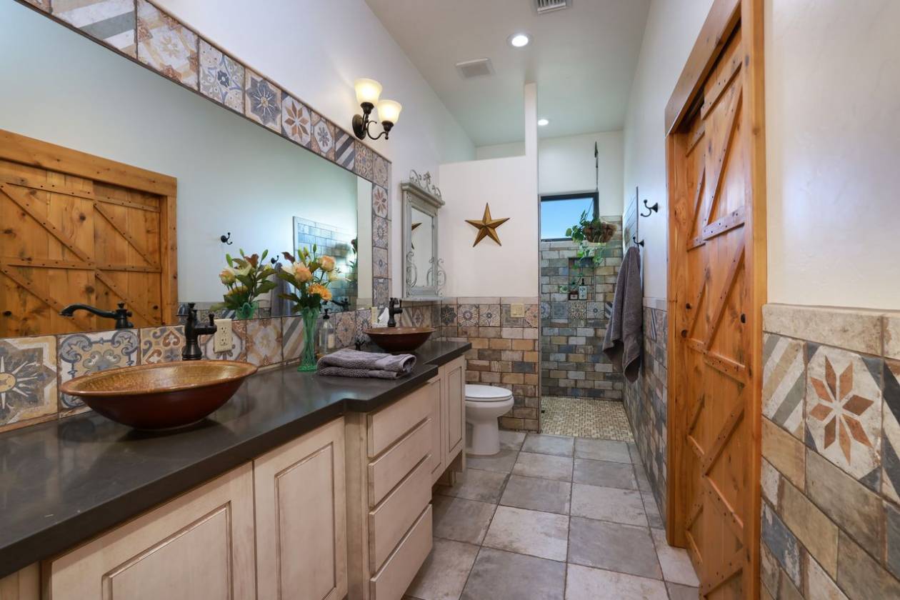 EXQUISITE EQUESTRIAN ESTATE - photo 23