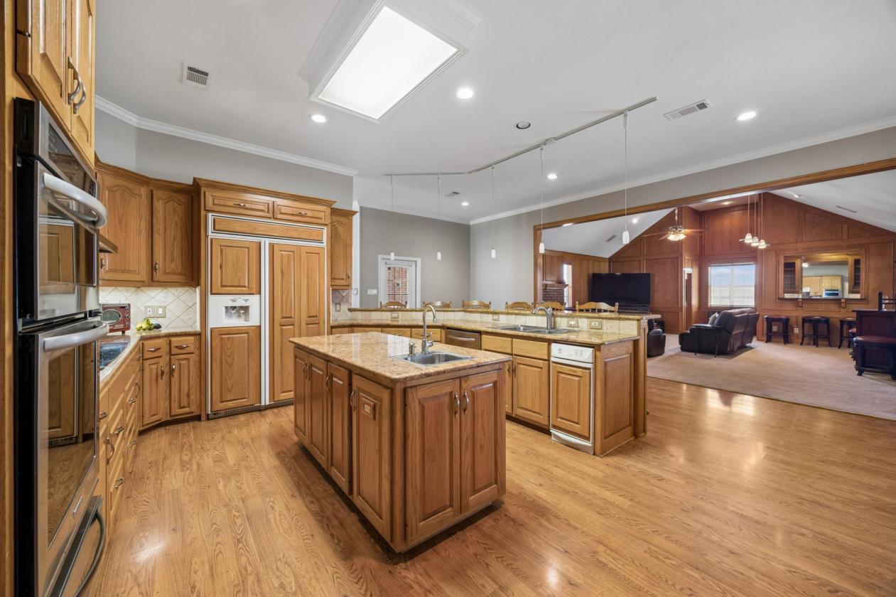 LUXURY MEETS COUNTRY LIFE ON 7.5 PICTURESQUE ACRES - photo 14