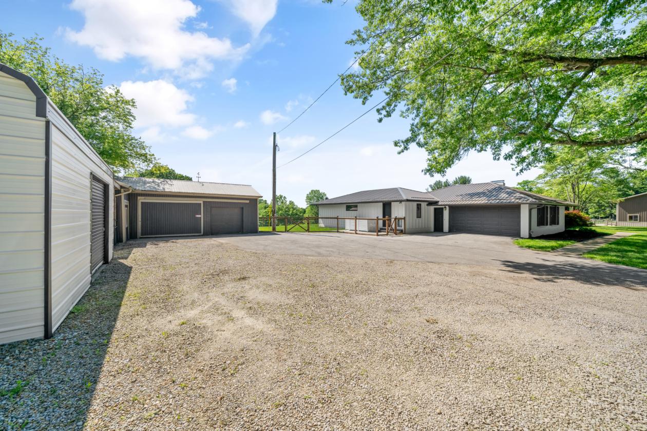 Expansive Equestrian Estate on 13 Acres! - photo 18
