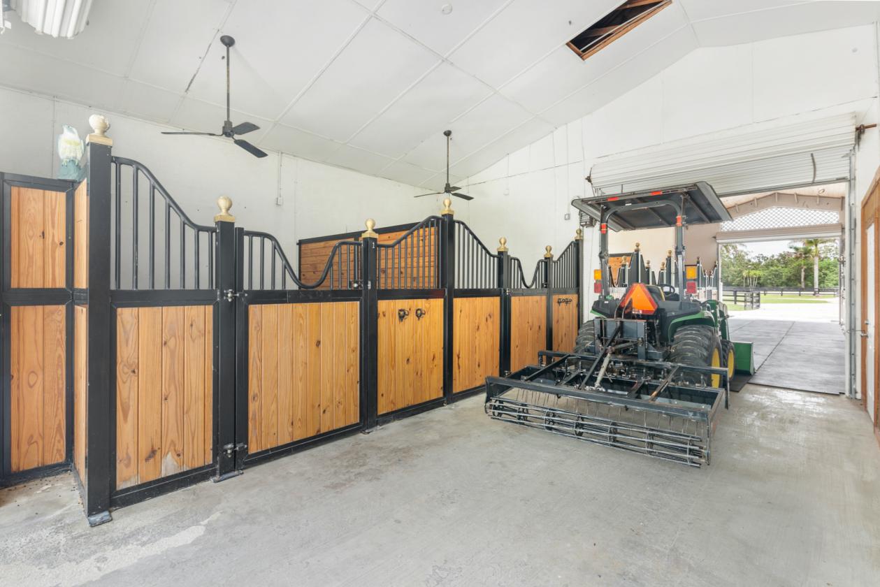 Custom Built 10 Acre Equestrian Estate - photo 5