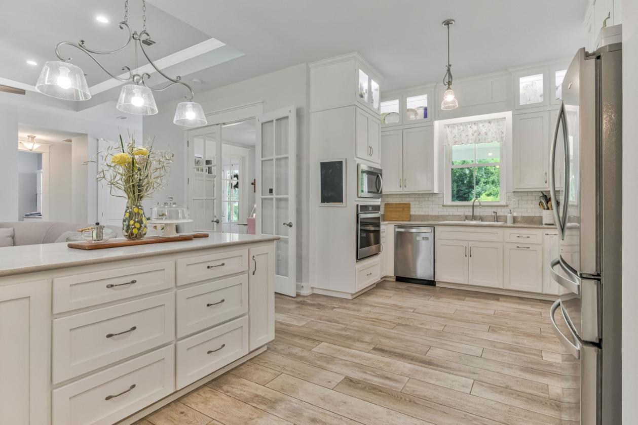 Fully Fenced 6-Acre Farmhouse!!! - photo 10