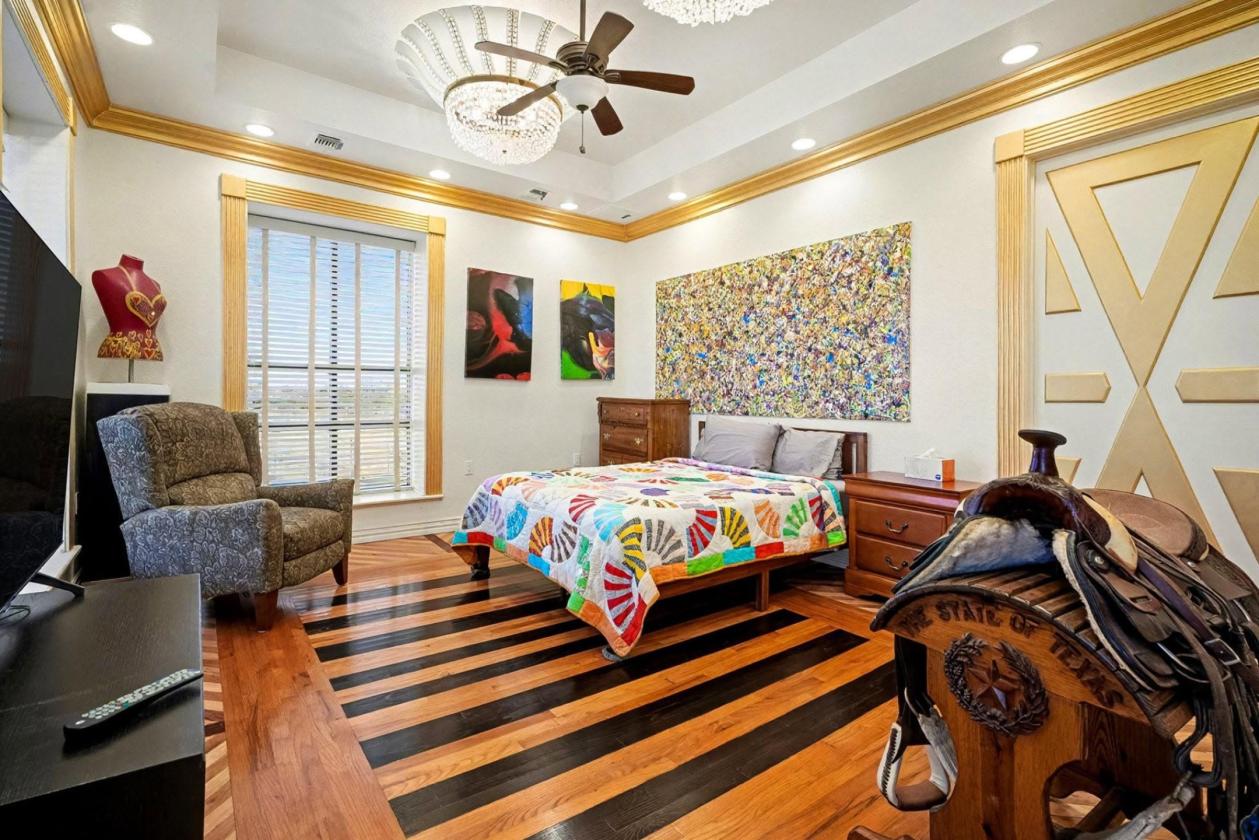 30 Acre Luxury Equestrian Estate | 8,100 SF Home - photo 25