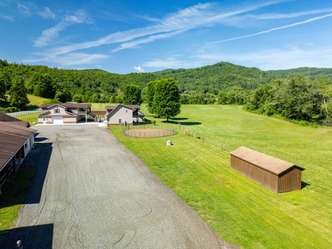 Stunning Equestrian Estate on 17 Acres - photo 30