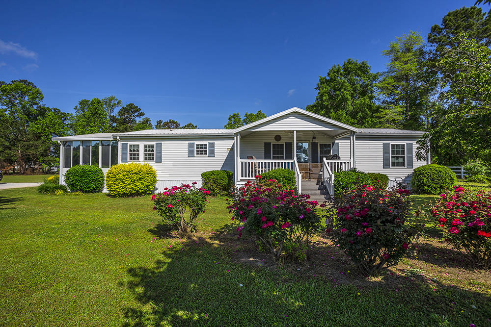 Two seperate homes on over 8 acres with 6 stall... Conway, Horry