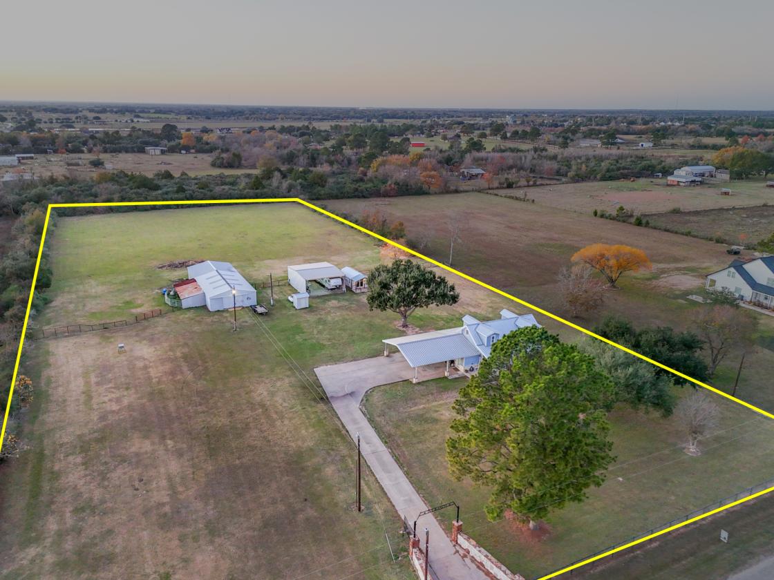 5+ Acres | Multiple Barns & Outbuildings + Home - photo 19