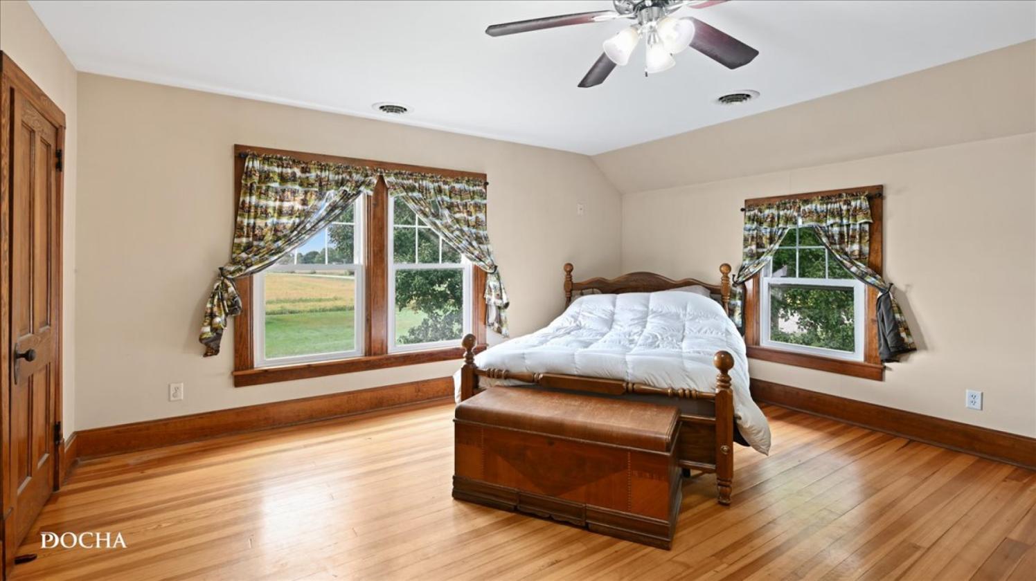 Renovated Farmhouse, Indoor Arena & More! - photo 17