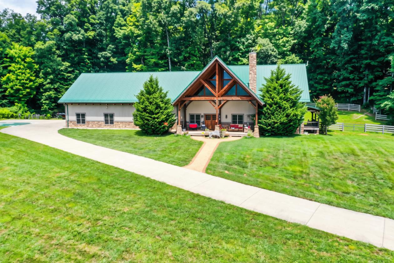 228 Acre Ranch-Gorgeous Views-Timberframe home - photo 27