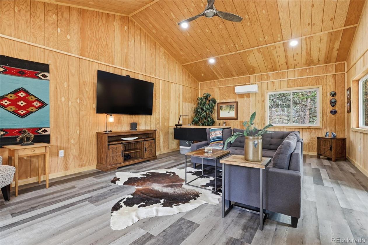 6 flat acres, horses welcome, HQ from home! - photo 12