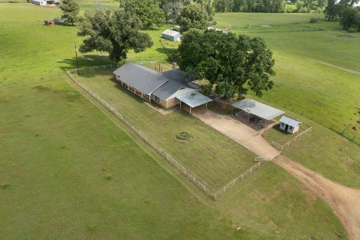 Fabulous property in Hawkins on 14.9 acres! Hawkins, Wood County